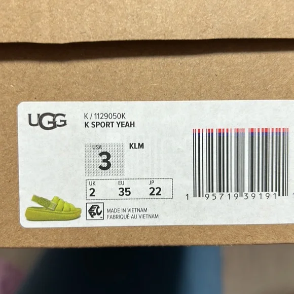 Uggs - Picture 6 of 6